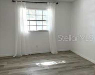 3802 N Oak Drive - Photo Thumbnail 4