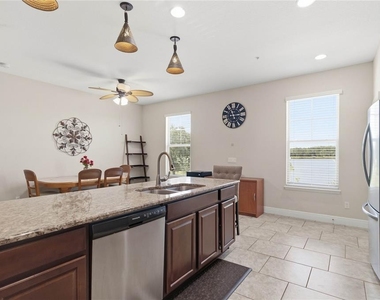 10546 Green Ivy Lane - Photo Thumbnail 21