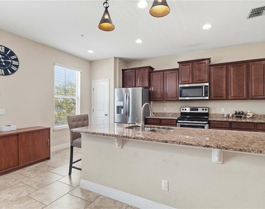 10546 Green Ivy Lane - Photo Thumbnail 17