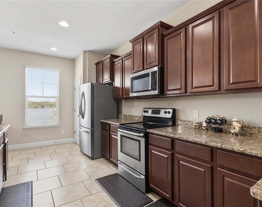 10546 Green Ivy Lane - Photo Thumbnail 20
