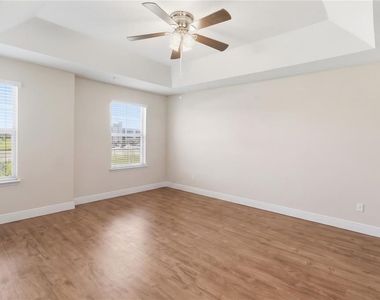 10546 Green Ivy Lane - Photo Thumbnail 30