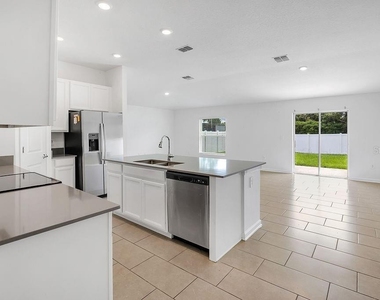 1238 Fury Street - Photo Thumbnail 4