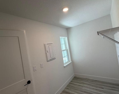 2230 Nw 23rd Loop - Photo Thumbnail 8
