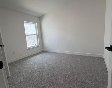 2230 Nw 23rd Loop - Photo Thumbnail 7