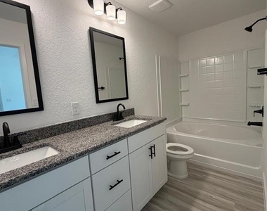 2230 Nw 23rd Loop - Photo Thumbnail 4