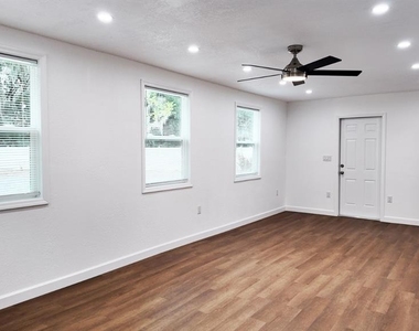 2607 Ne 140th Street - Photo Thumbnail 6
