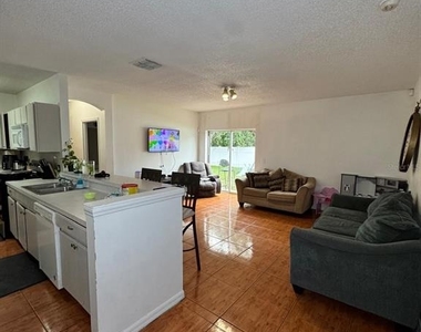 607 Maricopa Drive - Photo Thumbnail 4