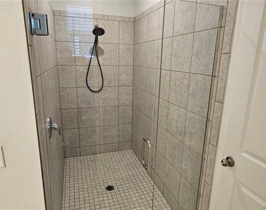 202 Aberdeen Street - Photo Thumbnail 9