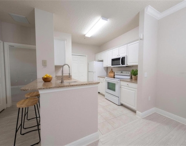 405 Southern Pecan Circle - Photo Thumbnail 3