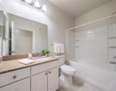 405 Southern Pecan Circle - Photo Thumbnail 11