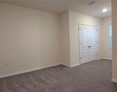 1410 Isleta Loop - Photo Thumbnail 8