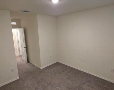 1410 Isleta Loop - Photo Thumbnail 10