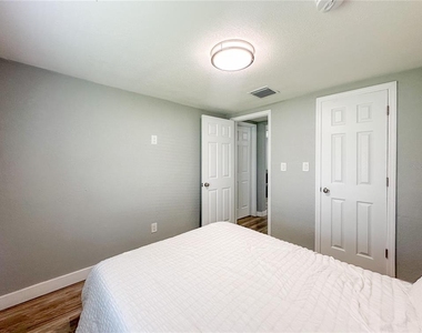 634 Foster Avenue - Photo Thumbnail 12