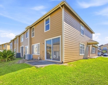 207 Australian Way - Photo Thumbnail 19