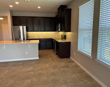1448 Cabot Drive - Photo Thumbnail 6