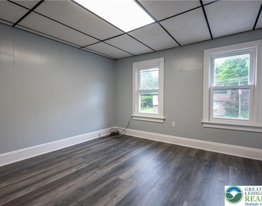 739 Broadway - Photo Thumbnail 24