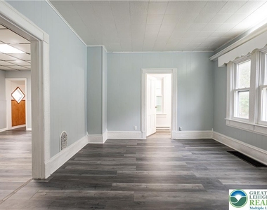 739 Broadway - Photo Thumbnail 8