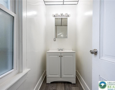 739 Broadway - Photo Thumbnail 14