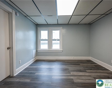 739 Broadway - Photo Thumbnail 33