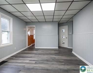 739 Broadway - Photo Thumbnail 15