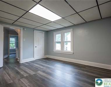 739 Broadway - Photo Thumbnail 30