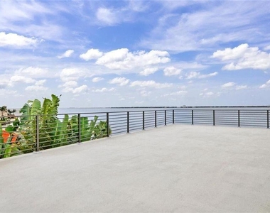 588 Riviera Drive - Photo Thumbnail 19
