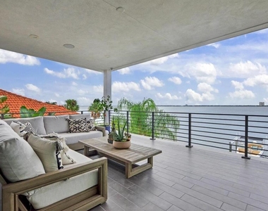 588 Riviera Drive - Photo Thumbnail 20