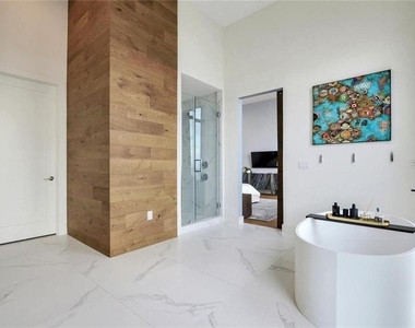 588 Riviera Drive - Photo Thumbnail 15