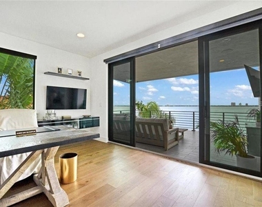 588 Riviera Drive - Photo Thumbnail 18