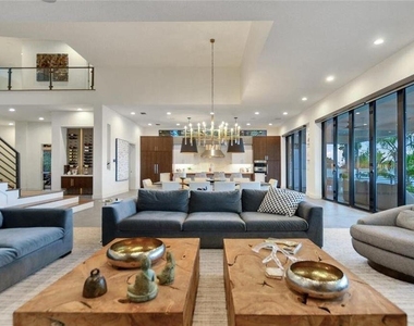 588 Riviera Drive - Photo Thumbnail 11