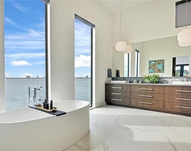 588 Riviera Drive - Photo Thumbnail 14
