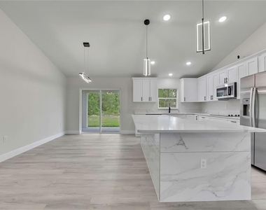 3261 W Viking Lane - Photo Thumbnail 4