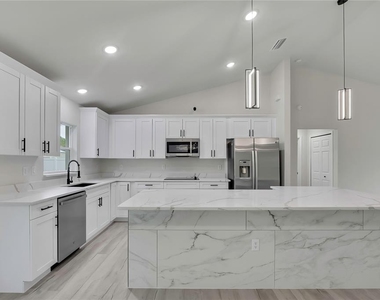 3261 W Viking Lane - Photo Thumbnail 3