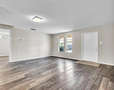 528 Magnolia Avenue Nw - Photo Thumbnail 3
