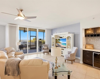 3313 Sunset Key Circle - Photo Thumbnail 4