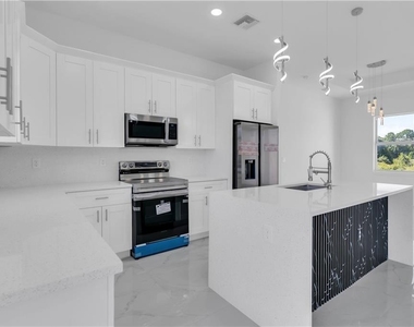 475 Raymer Street - Photo Thumbnail 10