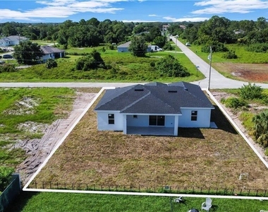 475 Raymer Street - Photo Thumbnail 4
