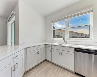 317 Via Tuscany Avenue - Photo Thumbnail 14