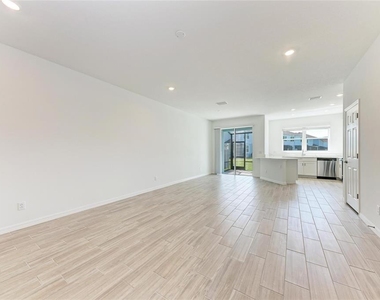 317 Via Tuscany Avenue - Photo Thumbnail 8