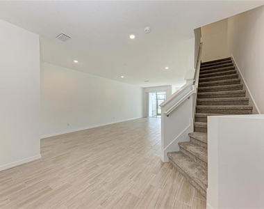 317 Via Tuscany Avenue - Photo Thumbnail 6