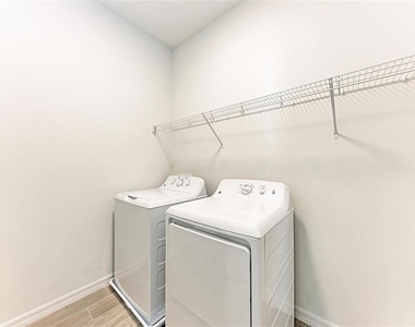 317 Via Tuscany Avenue - Photo Thumbnail 33