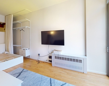 184 Thompson Street - Photo Thumbnail 4
