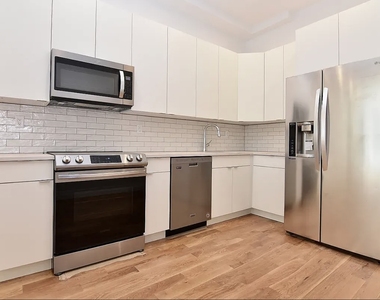 West 103rd Street - Photo Thumbnail 4