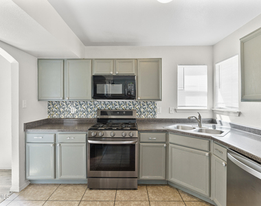 10799 Walden Pond Street - Photo Thumbnail 12