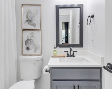 104 Monticello Street - Photo Thumbnail 7