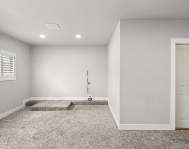 5409 Edmonton Avenue - Photo Thumbnail 4