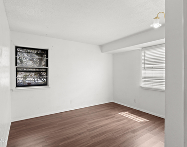 5409 Edmonton Avenue - Photo Thumbnail 24