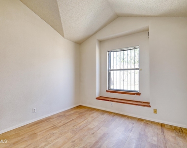 10941 Whitey Ford Street - Photo Thumbnail 21