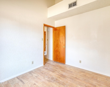 10941 Whitey Ford Street - Photo Thumbnail 16