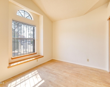 10941 Whitey Ford Street - Photo Thumbnail 15